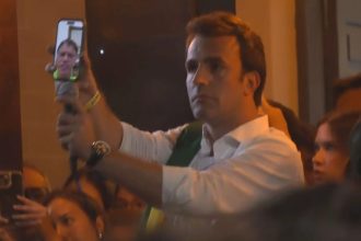 Tarcísio participa por chamada de vídeo de ato de estudantes em apoio a Flávio Bolsonaro em SP