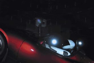 Tesla apresenta novo Roadster nesta quinta; relembre o modelo enviado ao espaço por Elon Musk