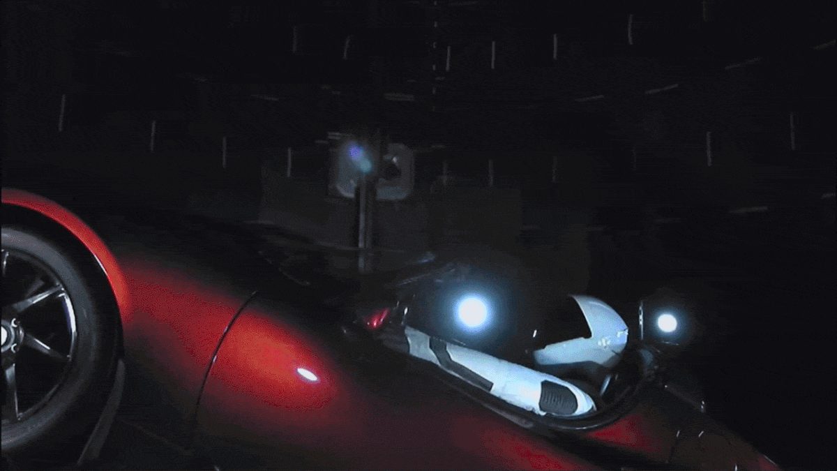 Tesla apresenta Roadster que "voa" quase 10 anos após promessa de Elon Musk