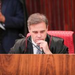 'Tesouraço de Flávio': Mendonça paralisa julgamento após TSE formar maioria para derrubar sua decisão contra vídeo de Lula