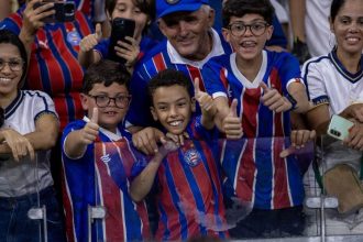 Torcida do Bahia canta em apoio a Lula na Fonte Nova