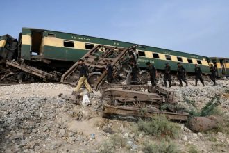 Trem descarrila no Paquistão e deixa ao menos quatro mortos e 30 feridos