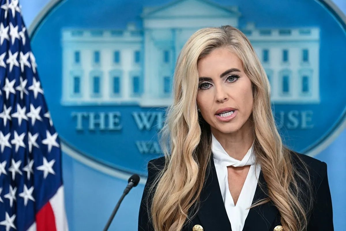 Trump demite porta-voz após uma semana e polêmica sobre título de advogada