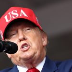 Trump diz que a França 'está em chamas' e 'destruída' pela imigração
