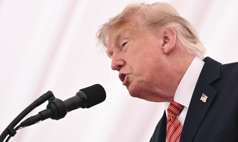 Trump diz que aprovaria a concessão de visto nos EUA para Flávio Bolsonaro