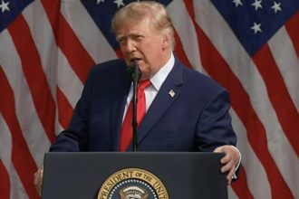 Trump diz que ficou com Groenlândia e Venezuela “de graça”