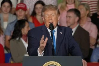 Trump evita apoiar fala de Flávio sobre “verdadeiro presidente”