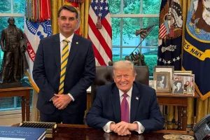 Trump não pretende apoiar Flávio como líder do Brasil, diz agência