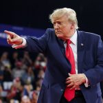 Trump retira tarifa de 50% sobre alguns produtos do Canadá, incluindo madeira e alimentos