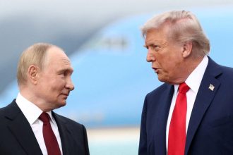 Trump suspende tarifas contra a Rússia e grandes compradores de petróleo e gás russos
