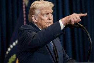 Trump tenta barrar certificação de eleição no Alasca