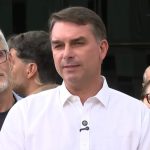 TSE determina reexibição de propaganda de Flávio Bolsonaro após programa ser veiculado sem áudio
