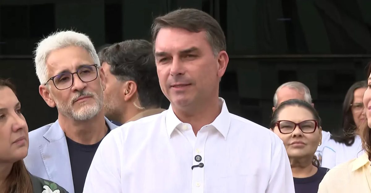 TSE determina reexibição de propaganda de Flávio Bolsonaro após programa ser veiculado sem áudio