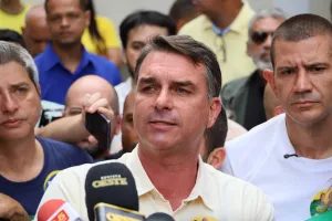 TSE manda campanha de Lula retirar vídeo com fake news contra Flávio