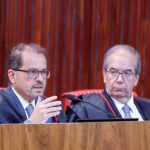 TSE proíbe suspensão unilateral do canal Exército do Lula