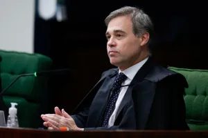 TSE veta propaganda que acusa Flávio de ser contra o fim da escala 6×1