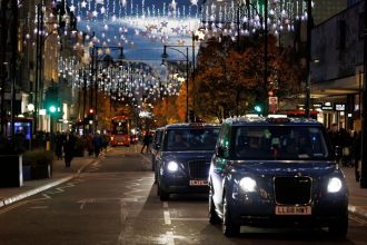 Uber escapa de indenização de R$ 2,3 bilhões pedida por taxistas de Londres