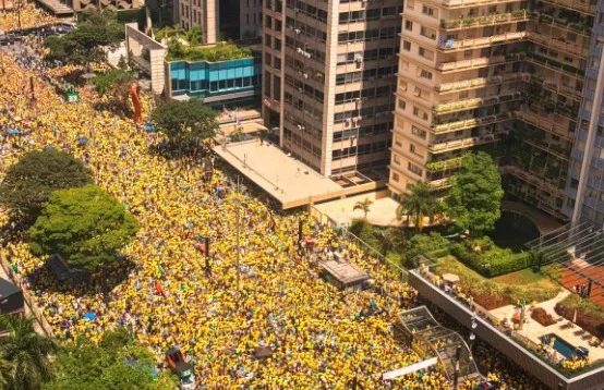 USP vê 71,9 mil pessoas em ato pró-Flávio na Paulista