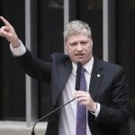 Van Hattem diz que Senado irá abrir impeachment de Moraes com Lula ou Flávio no Planalto