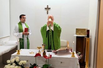 Vaticano diz que manterá viagem do papa à América do Sul; pontífice falará ao público no domingo