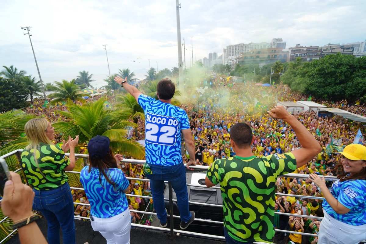 Veja fotos de último ato de Flávio Bolsonaro na Barra da Tijuca