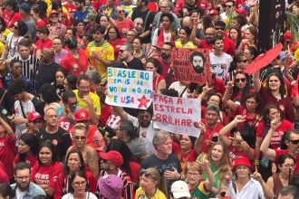 Veja fotos do ato de Lula na Paulista antes do 2º turno
