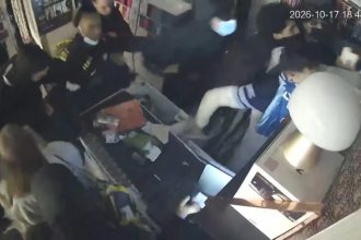 VÍDEO: câmeras registram invasão e saque de loja em Nice por manifestantes
