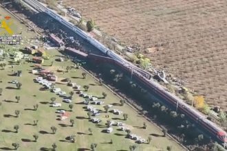 VÍDEO: imagens aéreas mostram dimensão do acidente com trens na Espanha