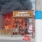 Vídeo mostra incêndio em food park no Litoral Norte de PE; um dos dois trailers destruídos pelo fogo funcionava há um dia