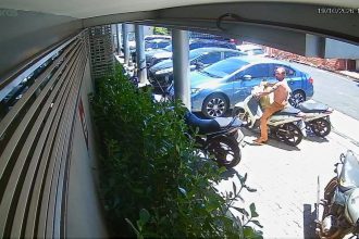 Vídeo mostra ladrão atrapalhado em furto de moto em Ribeirão Preto, SP