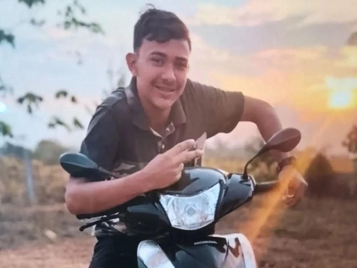 VÍDEO: Motociclista morre e irmã fica em estado grave após colisão com picape no Acre