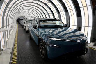 Volkswagen planeja congelar salários até 2030, diz conselho de trabalhadores