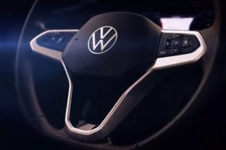 Volkswagen tem prejuízo de US$ 6,5 bilhões, o maior em mais de 10 anos, em meio à crise no setor e à concorrência chinesa