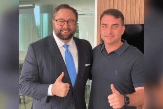 Voo da fuga de Flávio foi pago por intermediário a partir dos EUA