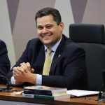 Votação em 2º turno da 6×1 pode ser concluida hoje, diz Alcoumbre