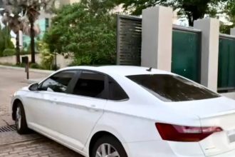 Wassef visita Flávio após PF intimar senador a entregar passaporte