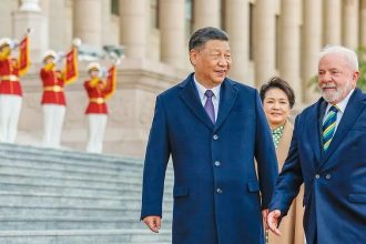 Xi parabeniza Lula e vê relação ‘mais proeminente’ com o Brasil