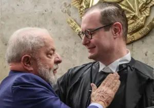 Zanin ‘atropela’ TSE e manda prorrogar votação em todo o Brasil até as 19h