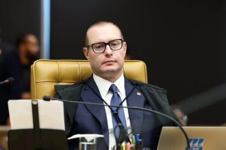 Zanin dá 5 dias para TSE explicar decisão que deu vitória a Ruas