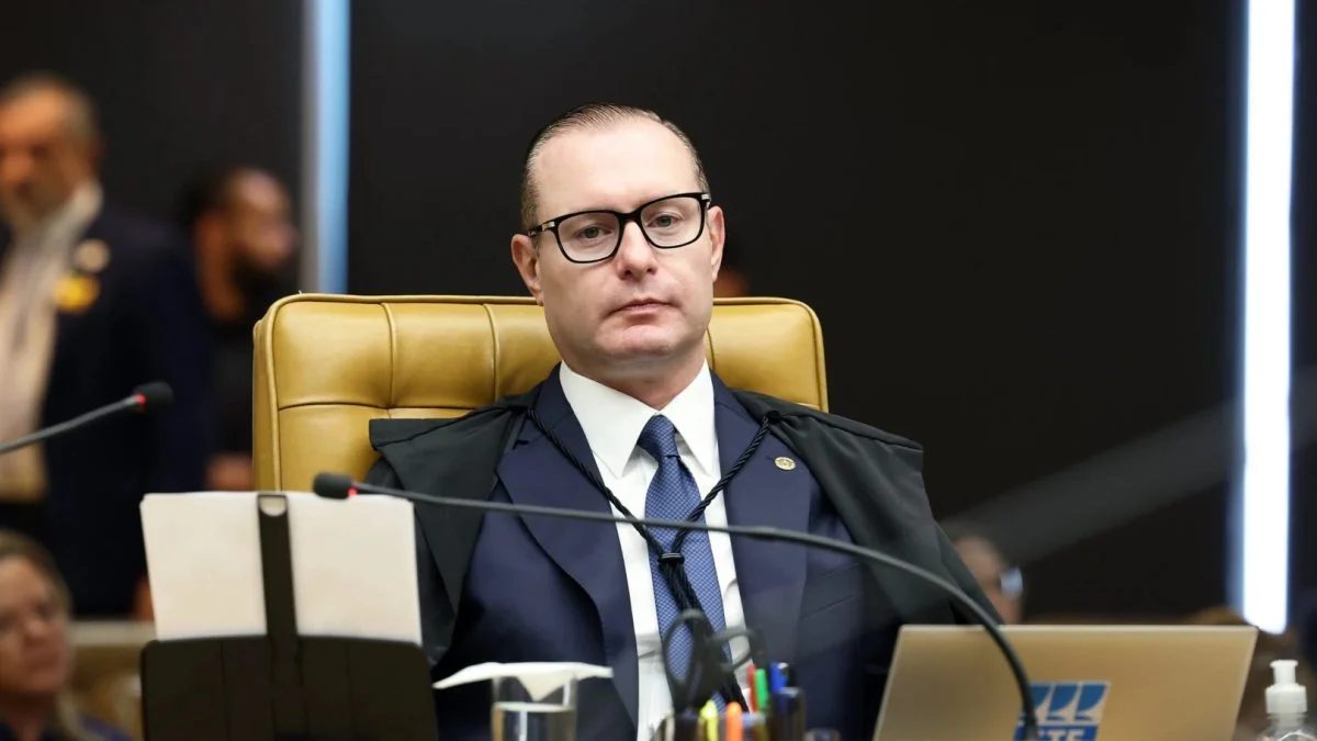 Zanin dá 5 dias para TSE explicar decisão que deu vitória a Ruas