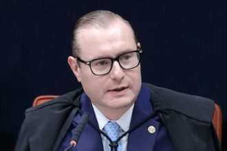 Zanin dá cinco dias para TSE explicar anulação de votos de Garotinho no RJ