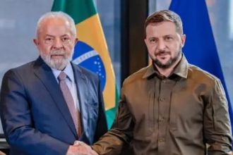 Zelensky parabeniza Lula e defende ampliar cooperação com o Brasil